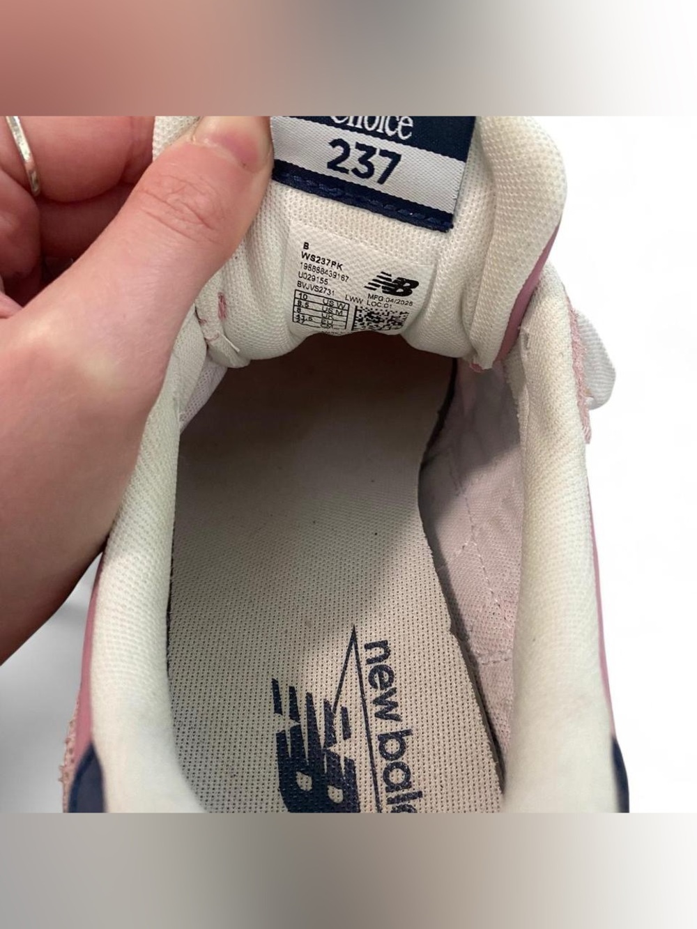 Pink new balance sneakers - Picture 5 of 5